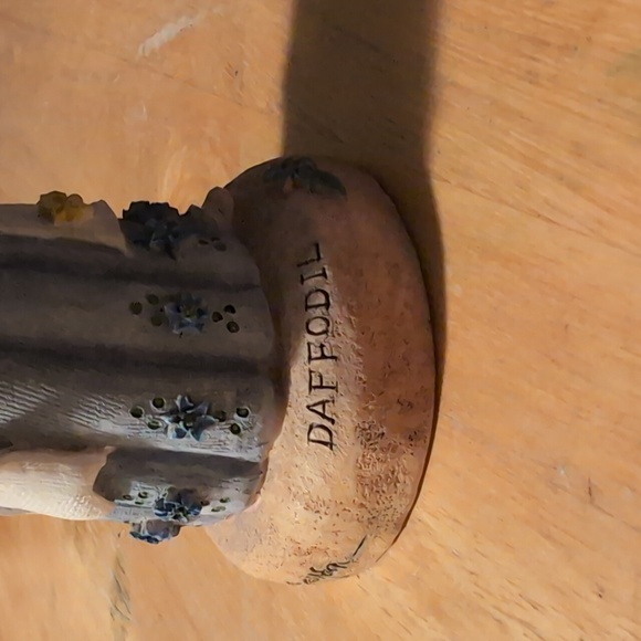 AVAILABLE - 1995 February flower Angel Daffodil by Linda Grayson. - Picture 6 of 7